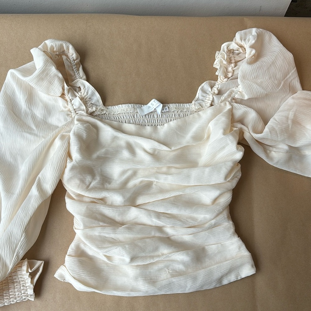 ASTR | XSmall cream blouse